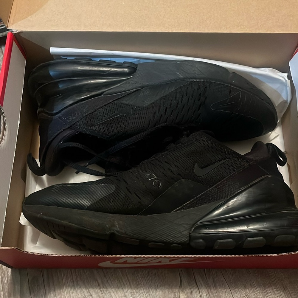 Nike Air Max 270 youth size 6Y with box